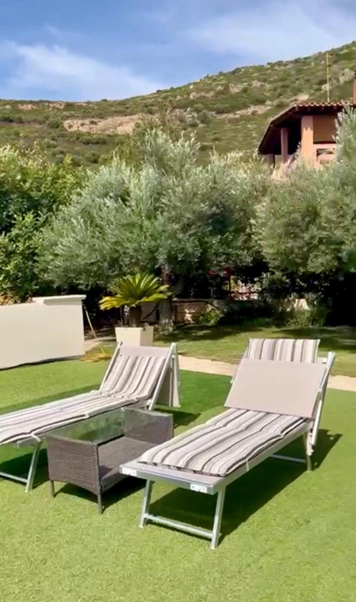 Villa Vittoria Solanas  Exterior photo